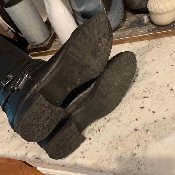 Lauren Ralph Lauren Black Leather Heeled Boots - Picture 4 of 6